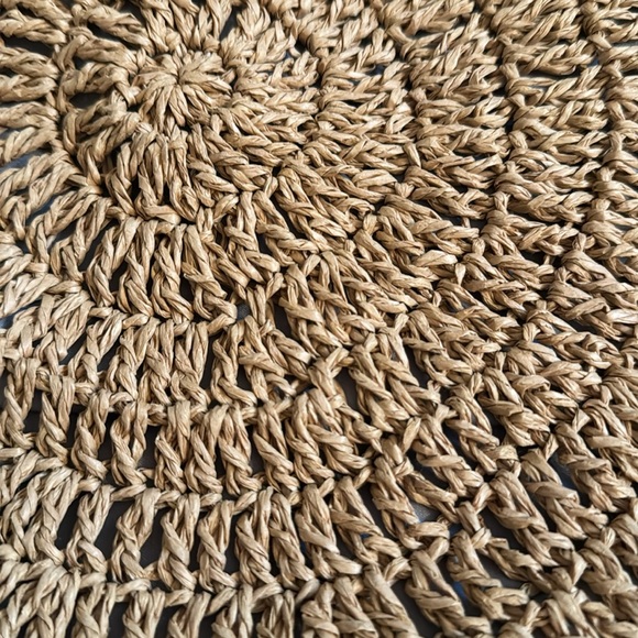 Round Straw Bag - Picture 3 of 10